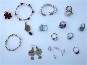 ONSITE: Beaded Wire Jewelry (Ages 9-11)