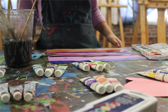 ONSITE: Drawing, Painting + Collage (Ages 9-11)