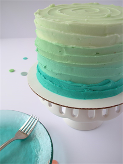 Cake Decorating 101: Leveling and Icing