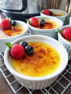 Crème Brulee and Bread Pudding